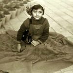 عکس/ تیپ سنتی گوگوش ۷۴ سال پیش در دوران کودکی