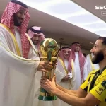 ببینید؛ محمد بن سلمان جام خادم الحرمین را به بنزما تقدیم کرد