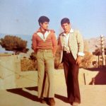عکس/ ژست جالب سردار سلیمانی ۴۸ سال پیش در کنار برادرش با لباس شخصی