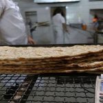 فروش کیلویی نان راهکاری برای جلوگیری از گرانفروشی و کاهش وزن چانه
