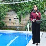 عکس/ پوشش متفاوت نجمه جودکی در کنار استخر