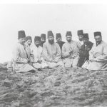 عکس/ تعدادی از درباریان قاجاری ۱۵۰ سال پیش لب دریا در سفر به مازندران