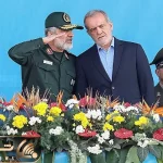 (عکس) حضور پزشکیان بر مزار فرمانده شهید هوافضای سپاه
