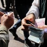 گزارش ایسنا از کف بازار ارز/ فاصله ۲۰۰۰ تومانی نرخ خرید و فروش دلار