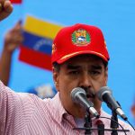 رویترز: مادورو برای کناره‌گیری از قدرت و ترک ونزوئلا اعلام آمادگی کرده است